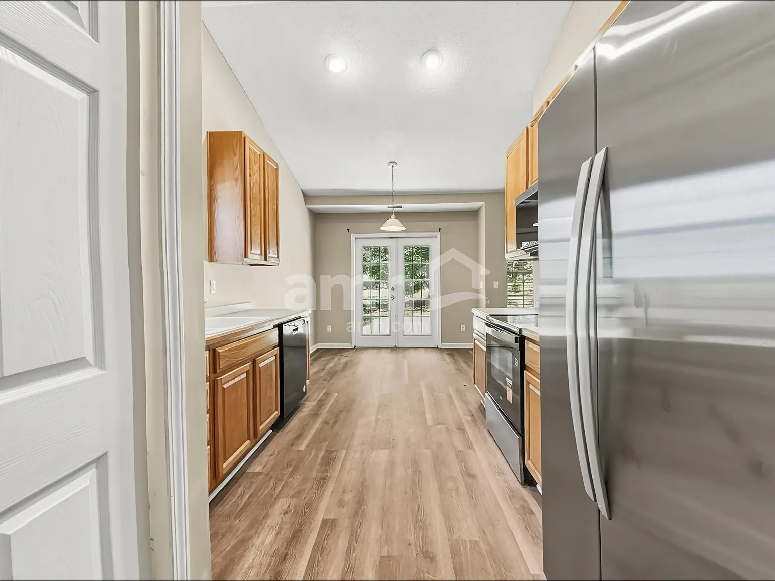 3 bed, 2.0 bath, 1700 sqft, $2,370 — Photo 4