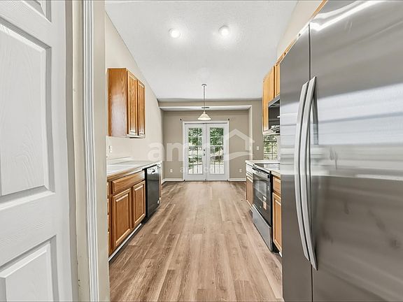 4th image of 325 Mill Pond Rd