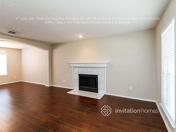 4th image of 703 Meadowgate Dr
