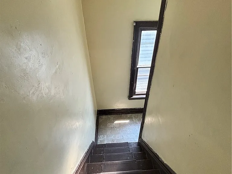 215 Ludington St #2 — Photo 5