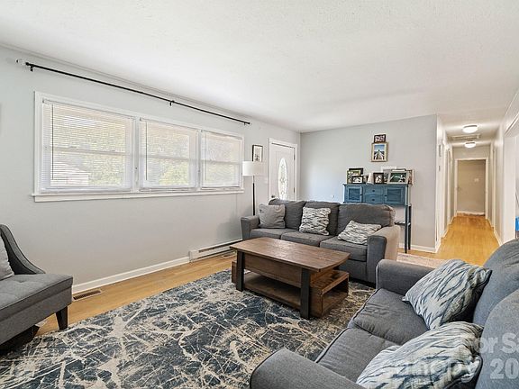 3rd image of 525 Kelly Ave