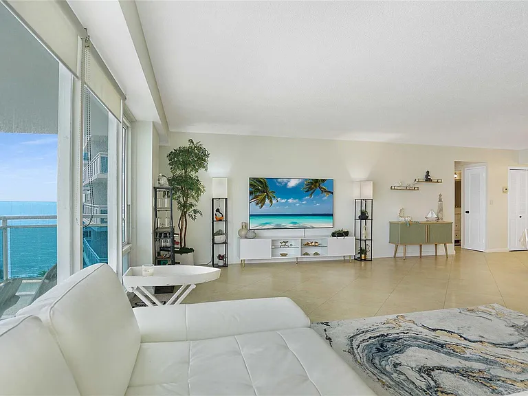 3430 Galt Ocean Dr #802 — Photo 2