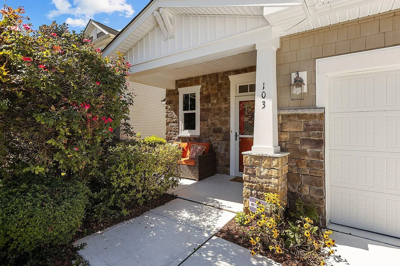 3 bed, 2.5 bath, 2491 sqft, $3,000 — Photo 3