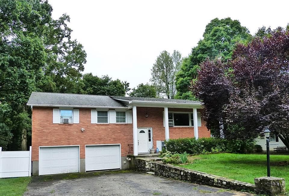 1st image of 15 Louise Dr