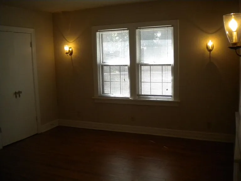 2012 N Robinson Ave — Photo 7