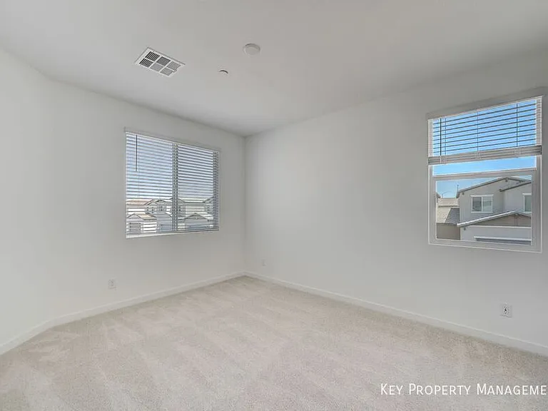 239 Freeport View Pl — Photo 7