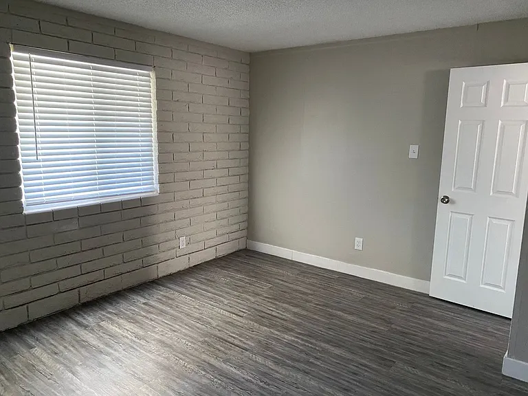 2420 W Glenrosa Ave — Photo 13