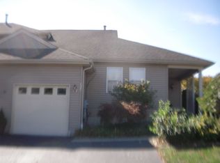 404 Bryant Ct, Fishkill, NY 12524