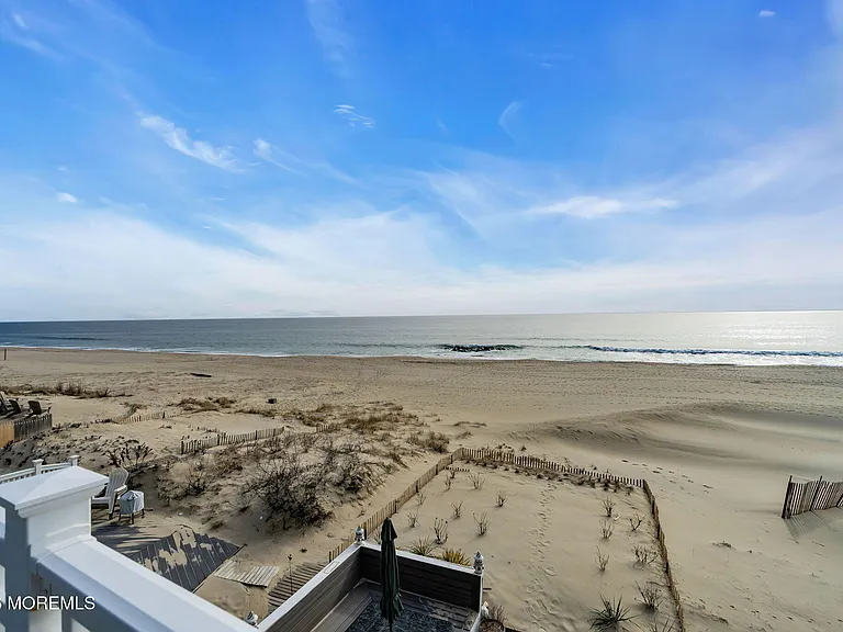 55 Beach Front — Photo 41