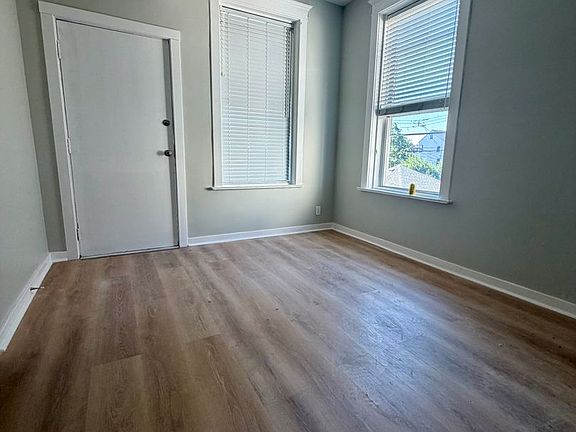 3rd image of 3223 S Lituanica Ave
