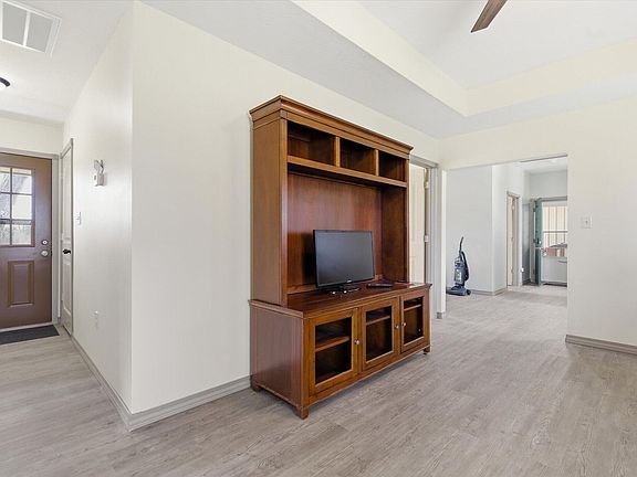 4th image of 122 Westwind Road