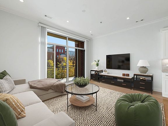 2nd image of 1050 W Monroe St #417