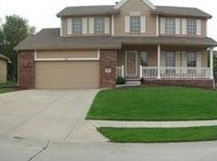 306 Castle Pine Dr, Papillion, NE 68133