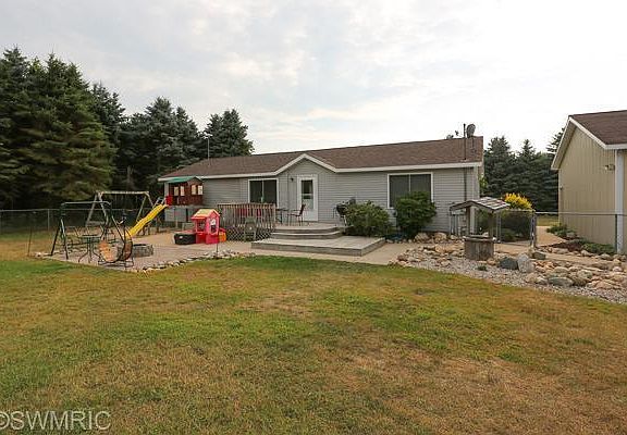 3rd image of 7656 S Elm Ave