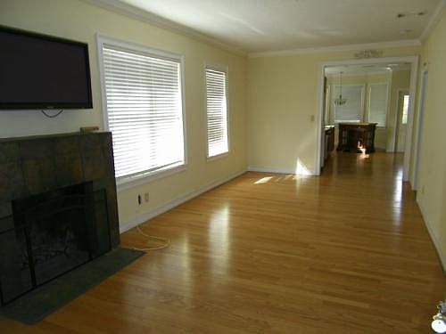 2nd image of 639 W 11th Ave