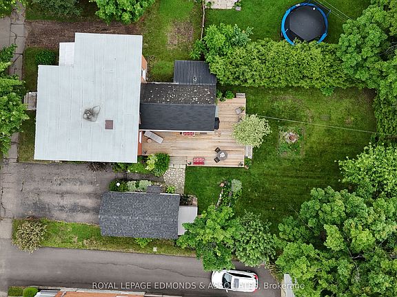3rd image of 375 Centre St