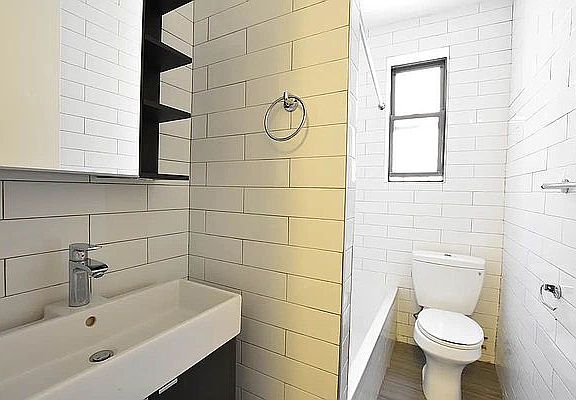 5th image of 462 Concord Ave #1