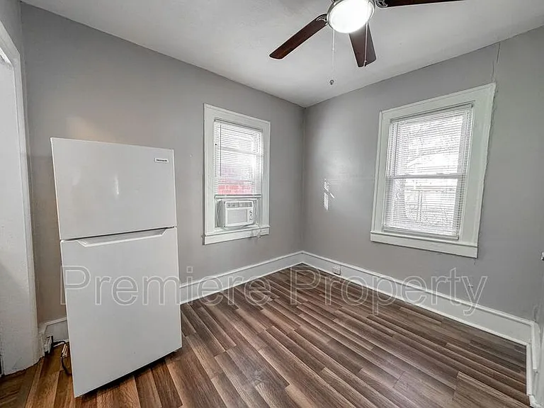 514 W Walnut St #A — Photo 8