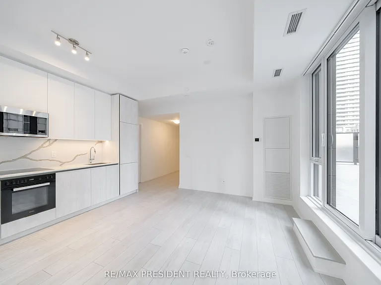 400 King St W #808 — Photo 26