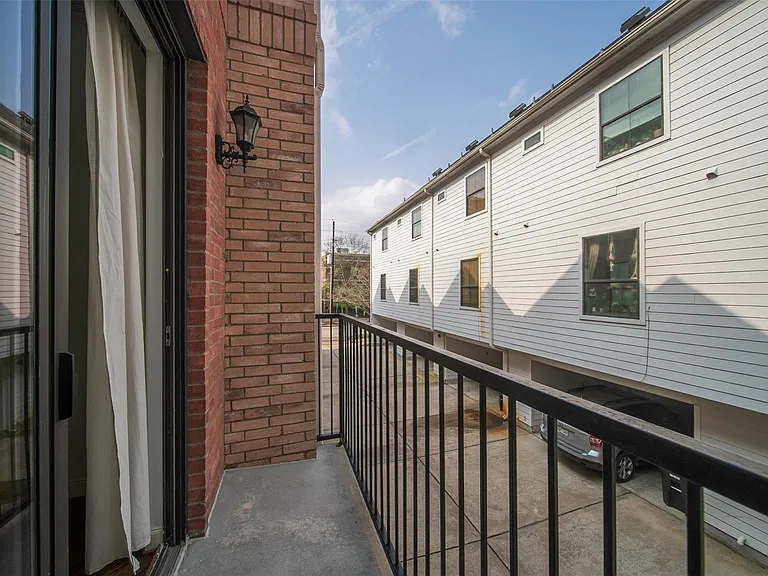 202 McGowen St #F — Photo 15