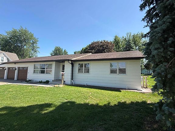 2nd image of 225 9th St SE
