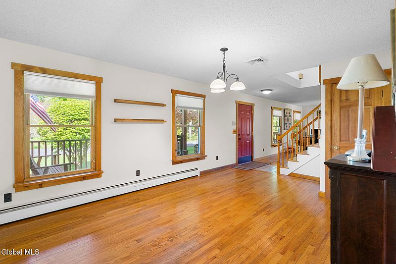 4th image of 22 Island View Road