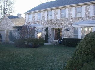 4041 Bordeaux Dr, Northbrook, IL 60062