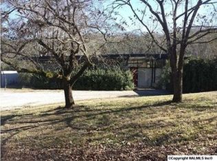 412 Country Club Dr, Gadsden, AL 35901