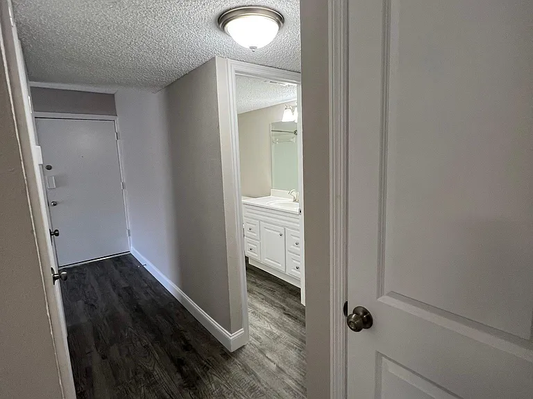 Oakbrook Village Apartments — Photo 67