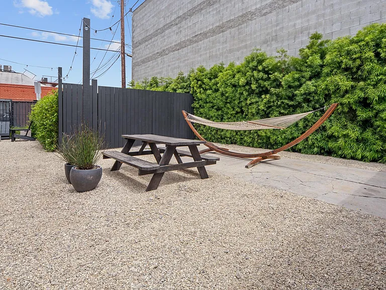 526 Victoria Ave — Photo 21