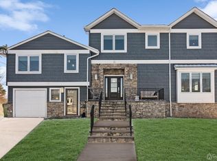 6 Barlow Rd, Edison, NJ 08817