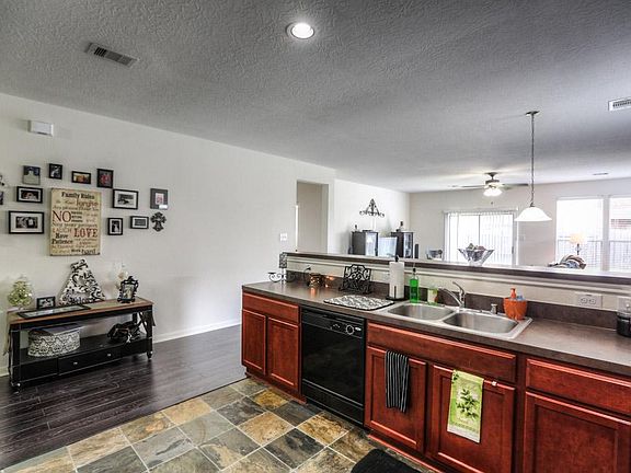 Great open concept floor plan is perfect for entertaining