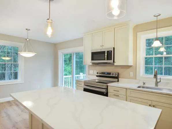 137 Highland St, Middleboro, MA 02346