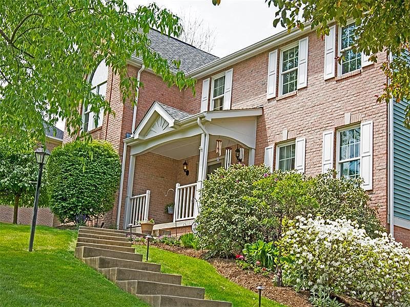 1st image of 135 Pinehurst Dr