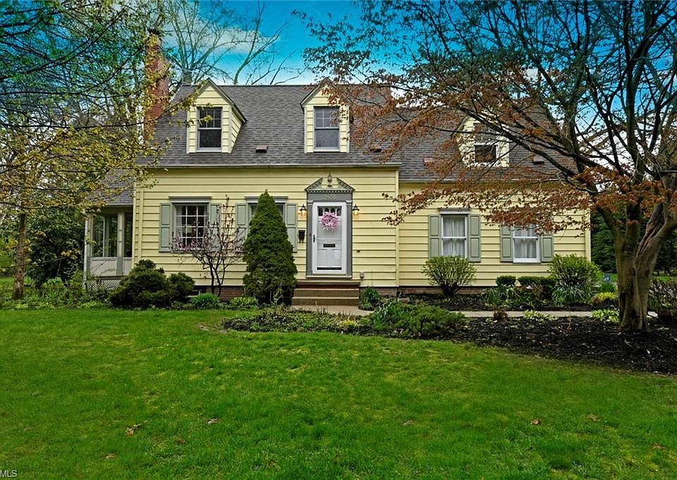 1st image of 2835 S Park Dr