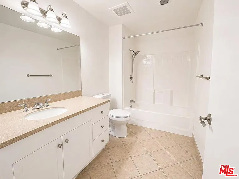 13941 Sherman Way #205 — Photo 10