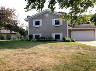 2494 E Meadow Dr, Saint Paul, MN 55109