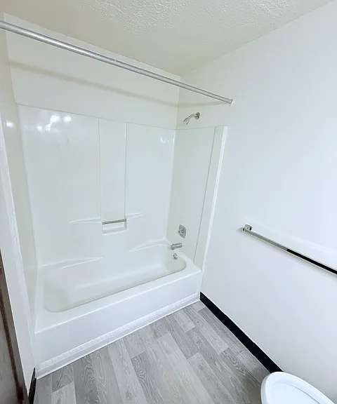 2360 E Market St #2F — Photo 9