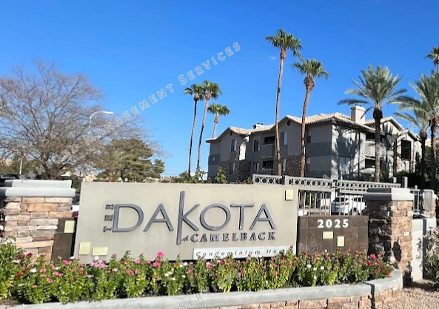 Biltmore Area 2 Bedroom Condo In Gated Community — Photo 2