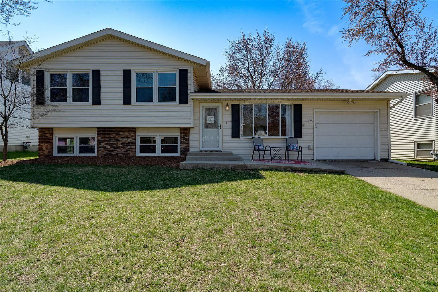 1709 Johnson Dr photo 1