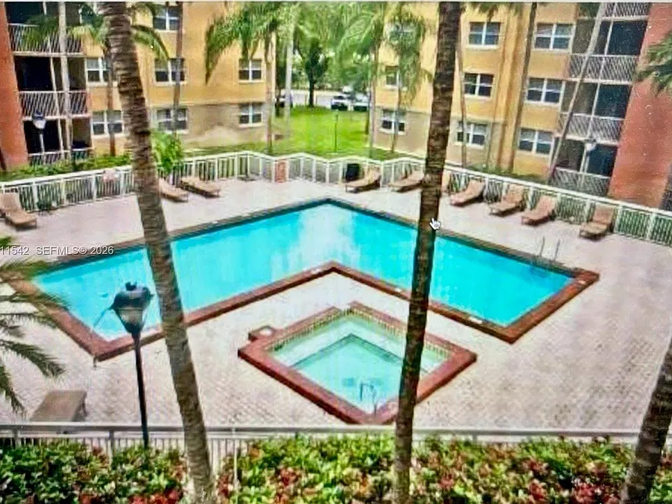 8333 Lake Dr #404