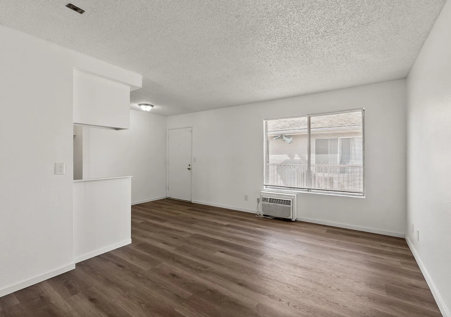 Dresser Complex — Photo 4