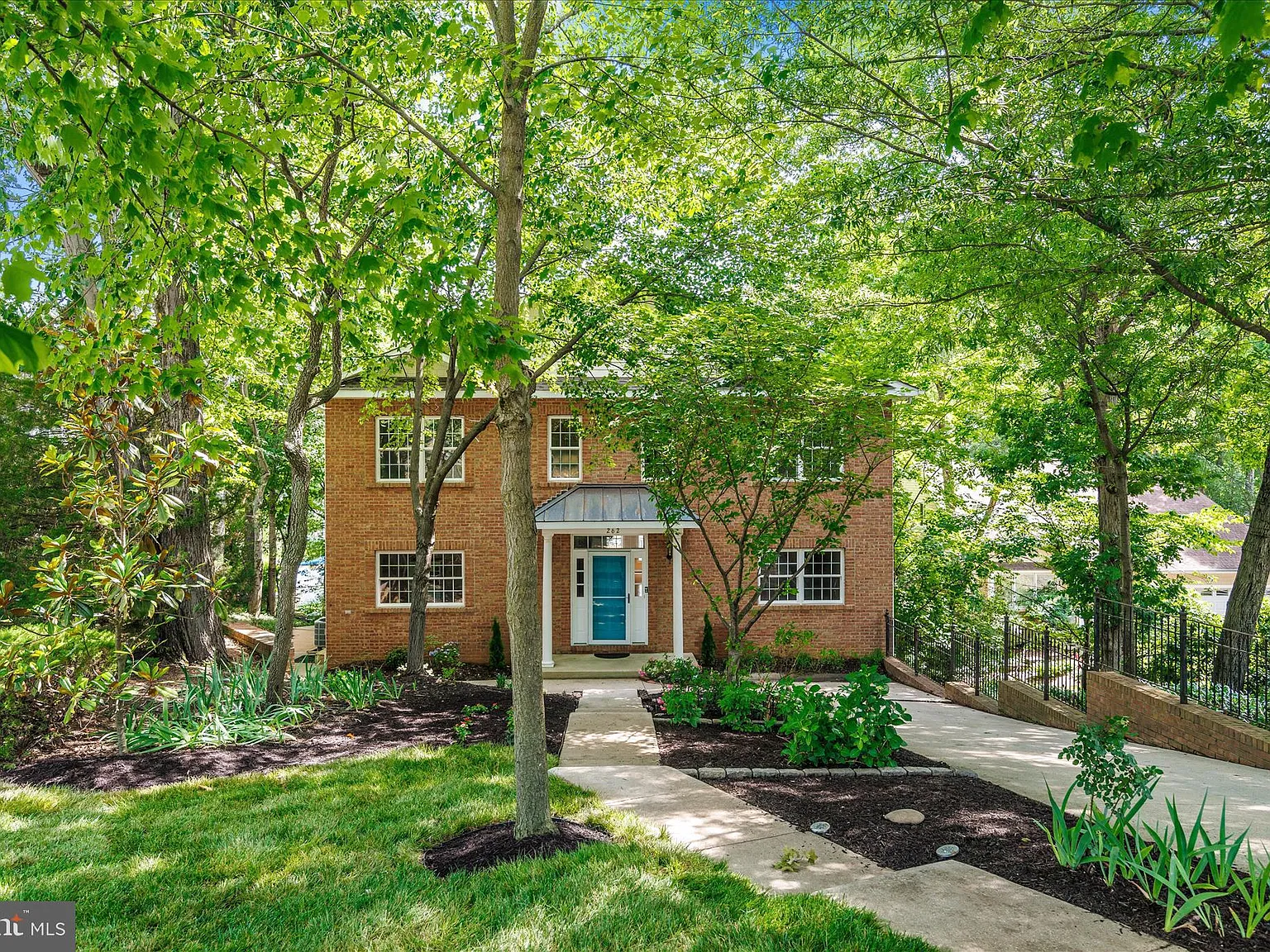 5 bed, 4.5 bath, 5416 sqft, $6,500 — Photo 3