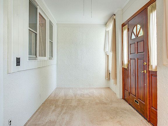 4th image of 4666 156th St