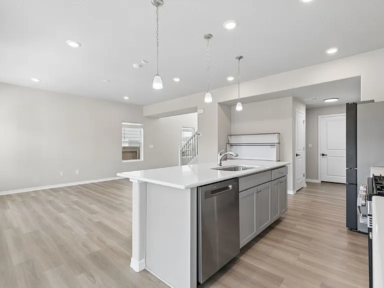 8418 Blue Feather Loop — Photo 10