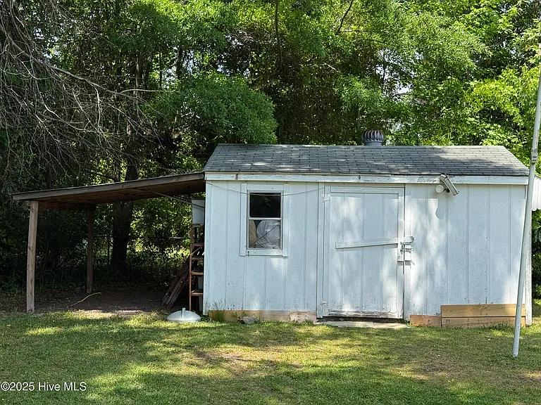 2703 Jackson Dr — Photo 6