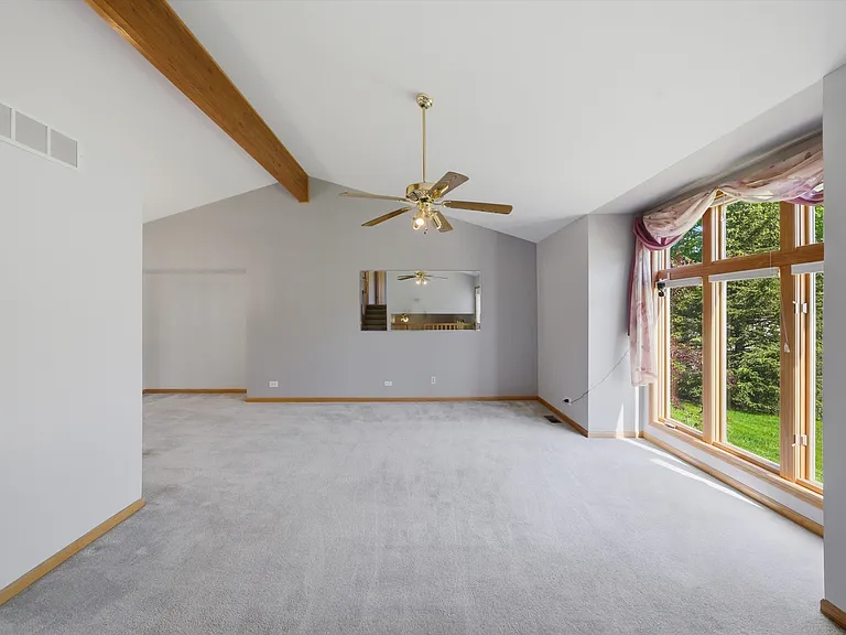 752 Rosanne St — Photo 17