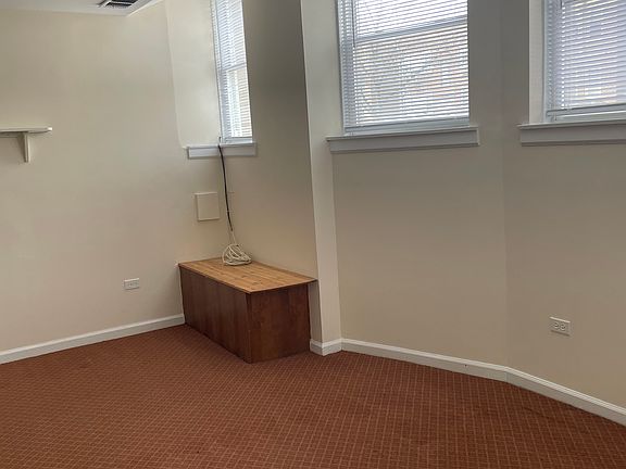 2nd image of 2631 W Farragut Ave #A
