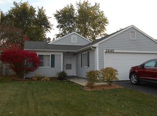 2445 Hedge Row Dr, Aurora, IL 60502