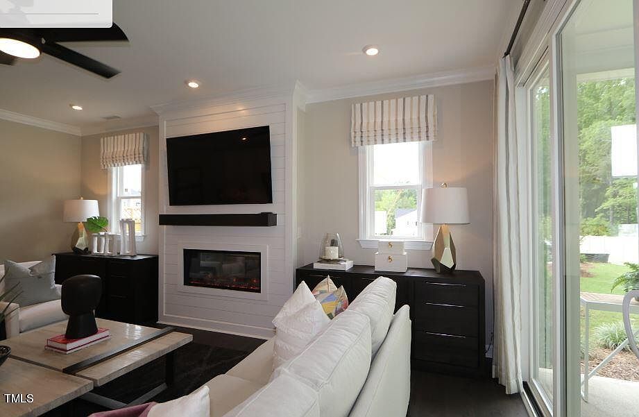 2nd image of 7913 Sofiana Ave